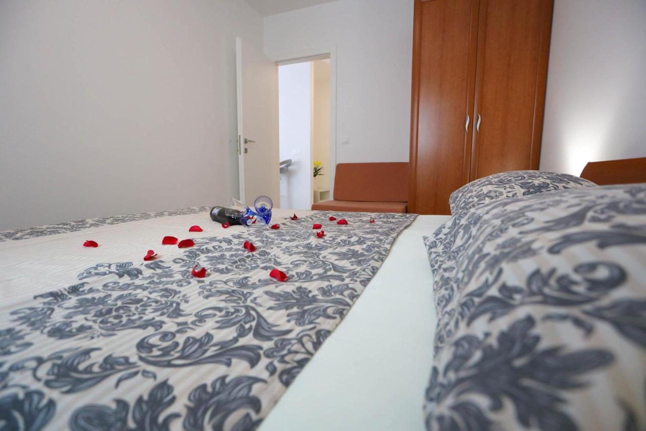 Apartman Petra มาคาร์สกา ภายนอก รูปภาพ